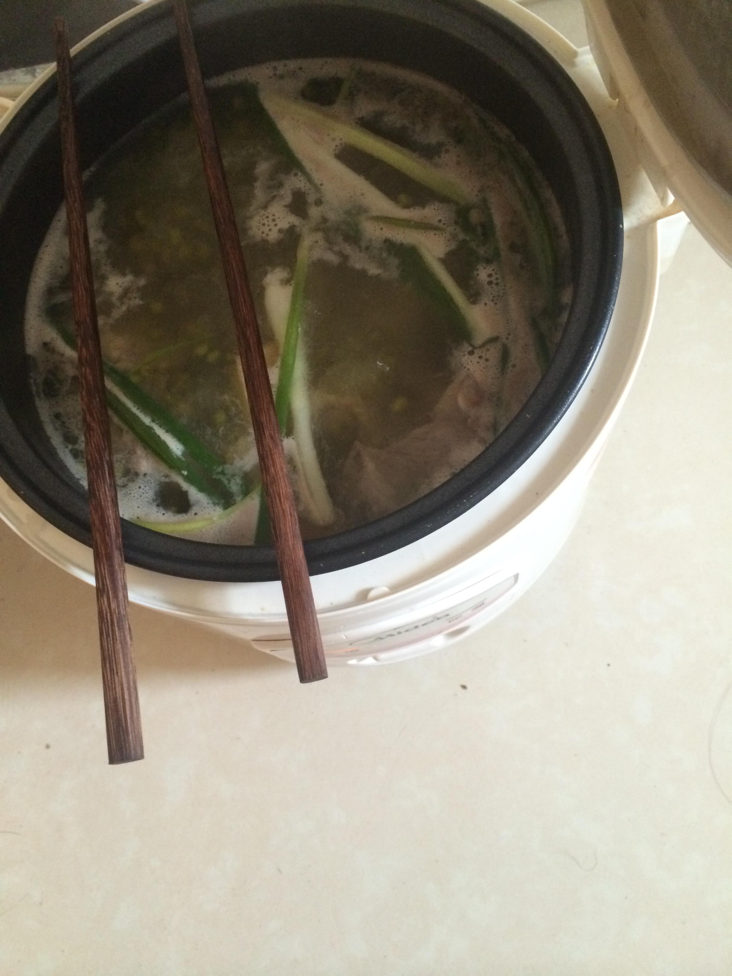 超美味的冬瓜绿豆排骨汤的做法