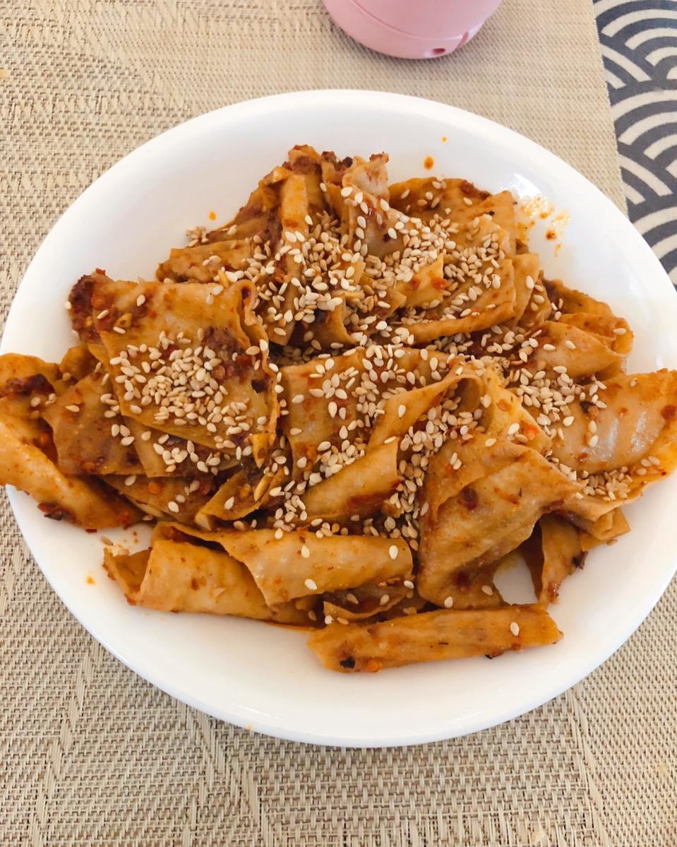 鱼京_鱼京做的馋嘴小食| 自制麻辣豆皮