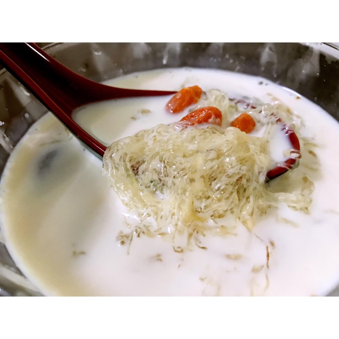 牛奶炖燕窝