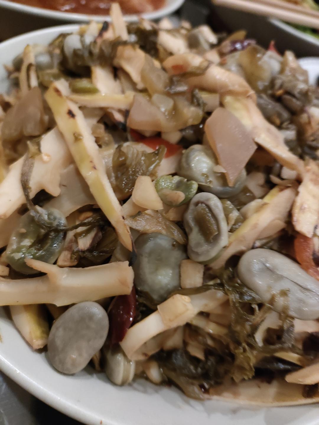 春天的味道，春笋酸菜炒蚕豆，鲜美下饭，巨好吃