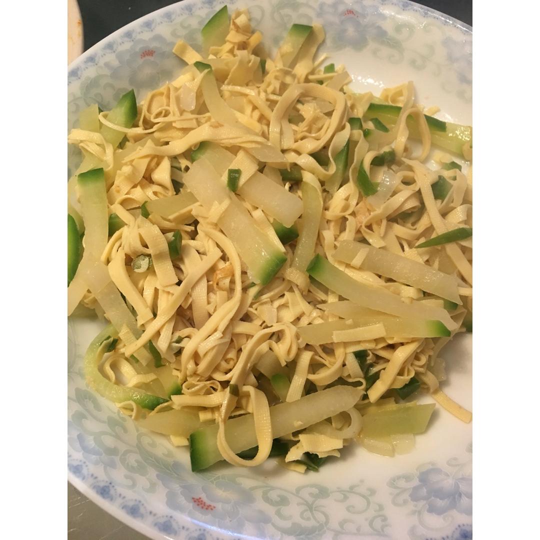 2016-11-03 19:06:12赞萝卜丝炒千张白萝卜