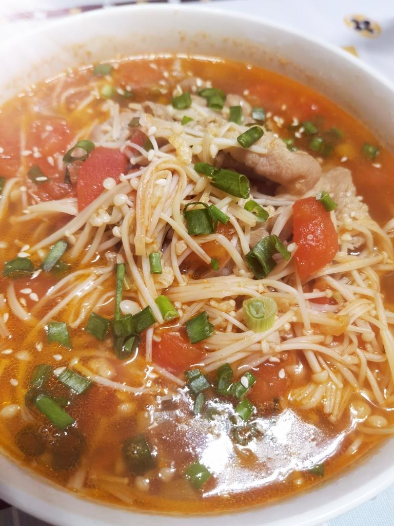 营养减脂金针菇番茄肥牛