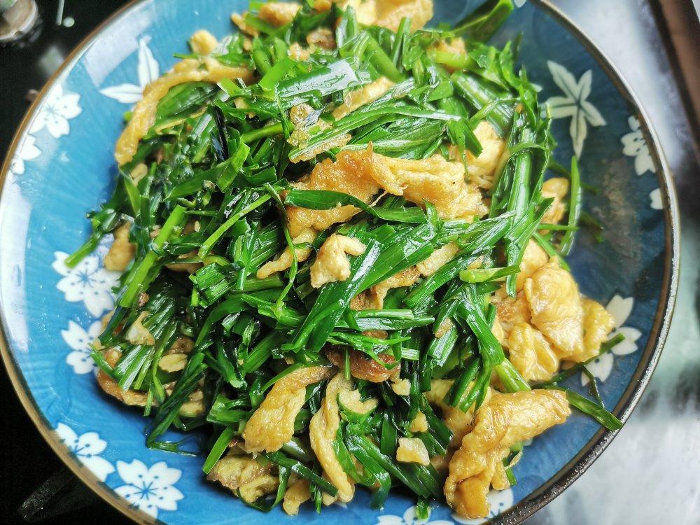 简易版韭菜炒鸡蛋（鸡蛋味道非常鲜嫩）
