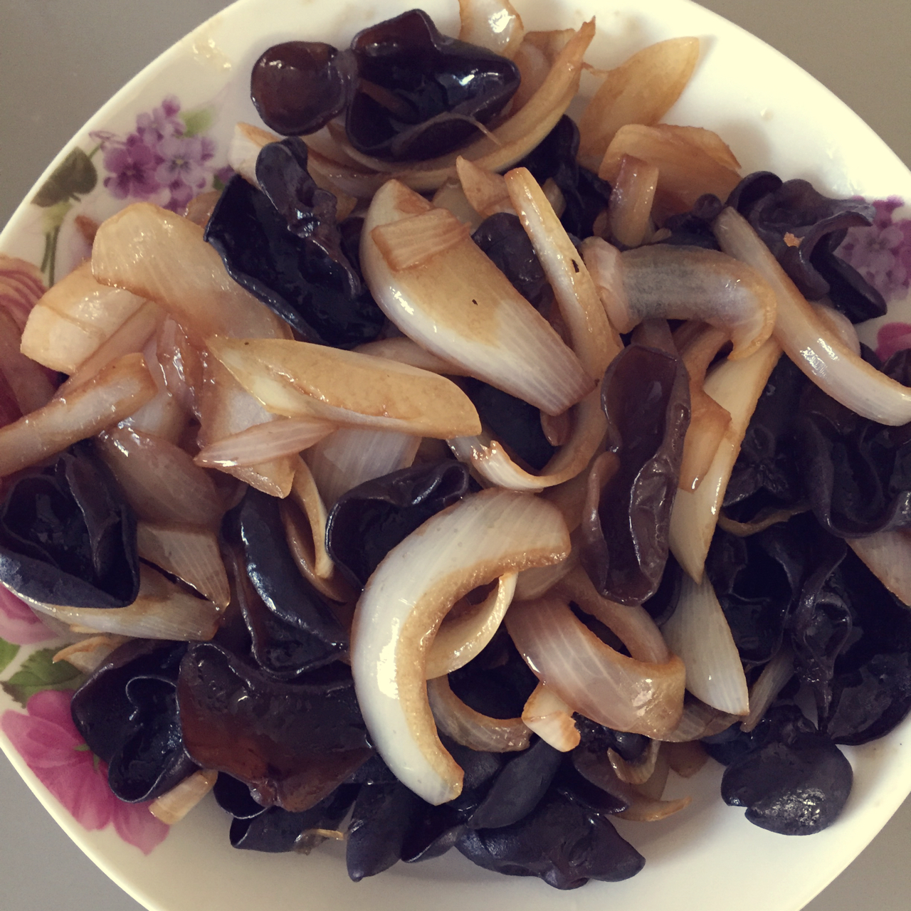 小懒猫喵呜做的洋葱炒木耳