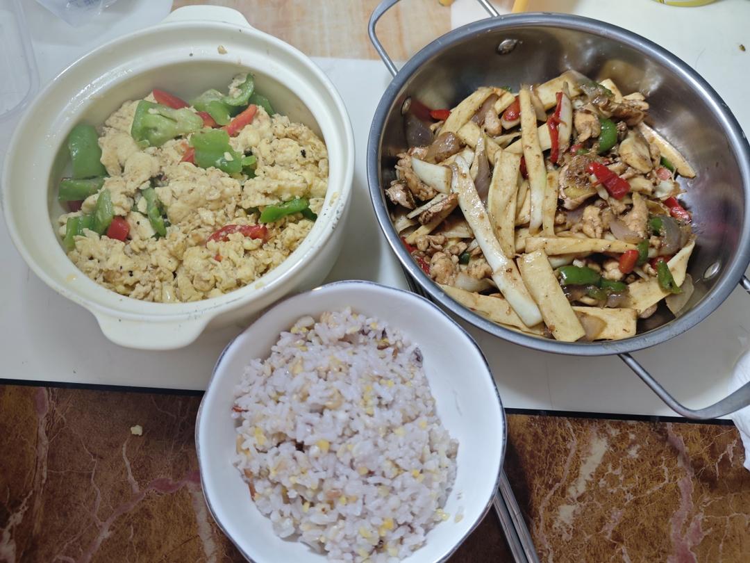 茭白这样做百吃不厌，茭白炒肉