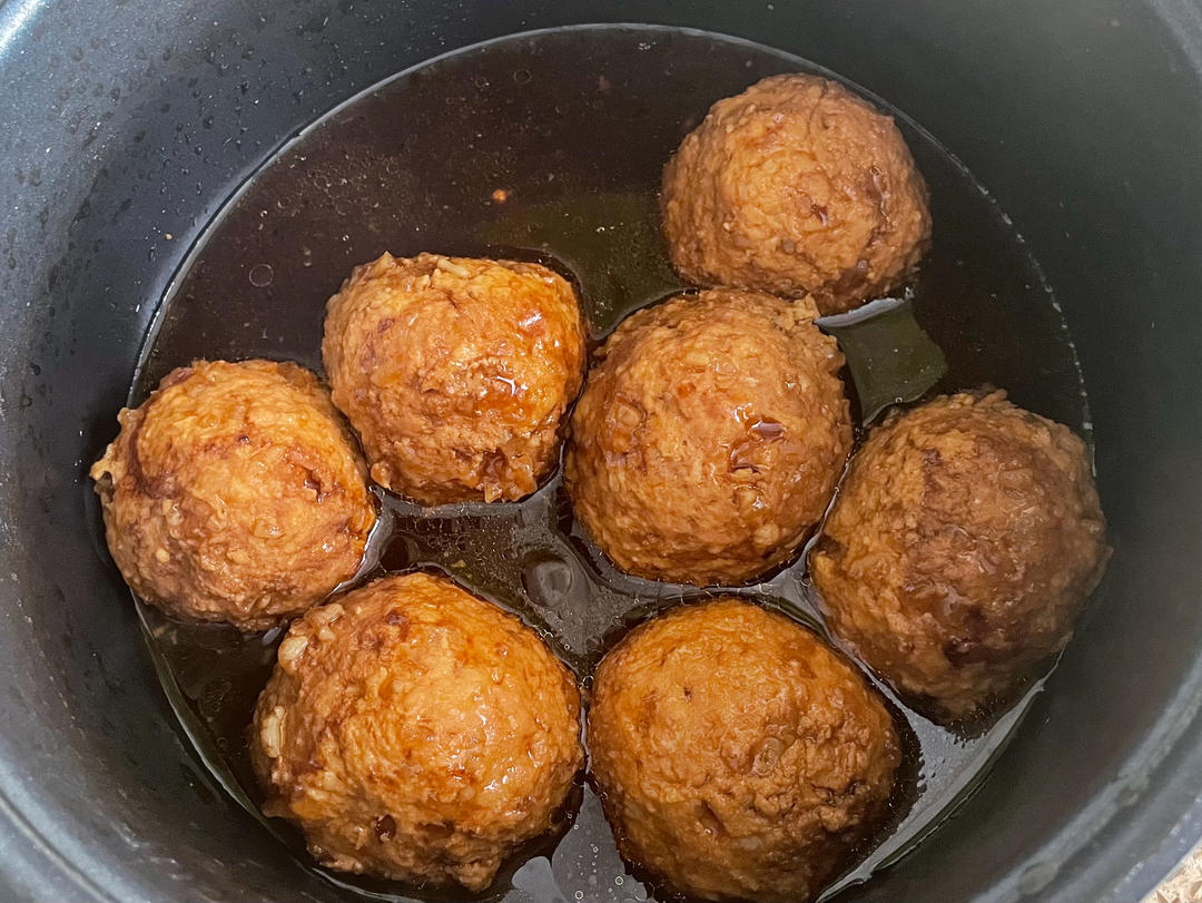 咸蛋黄肉圆子