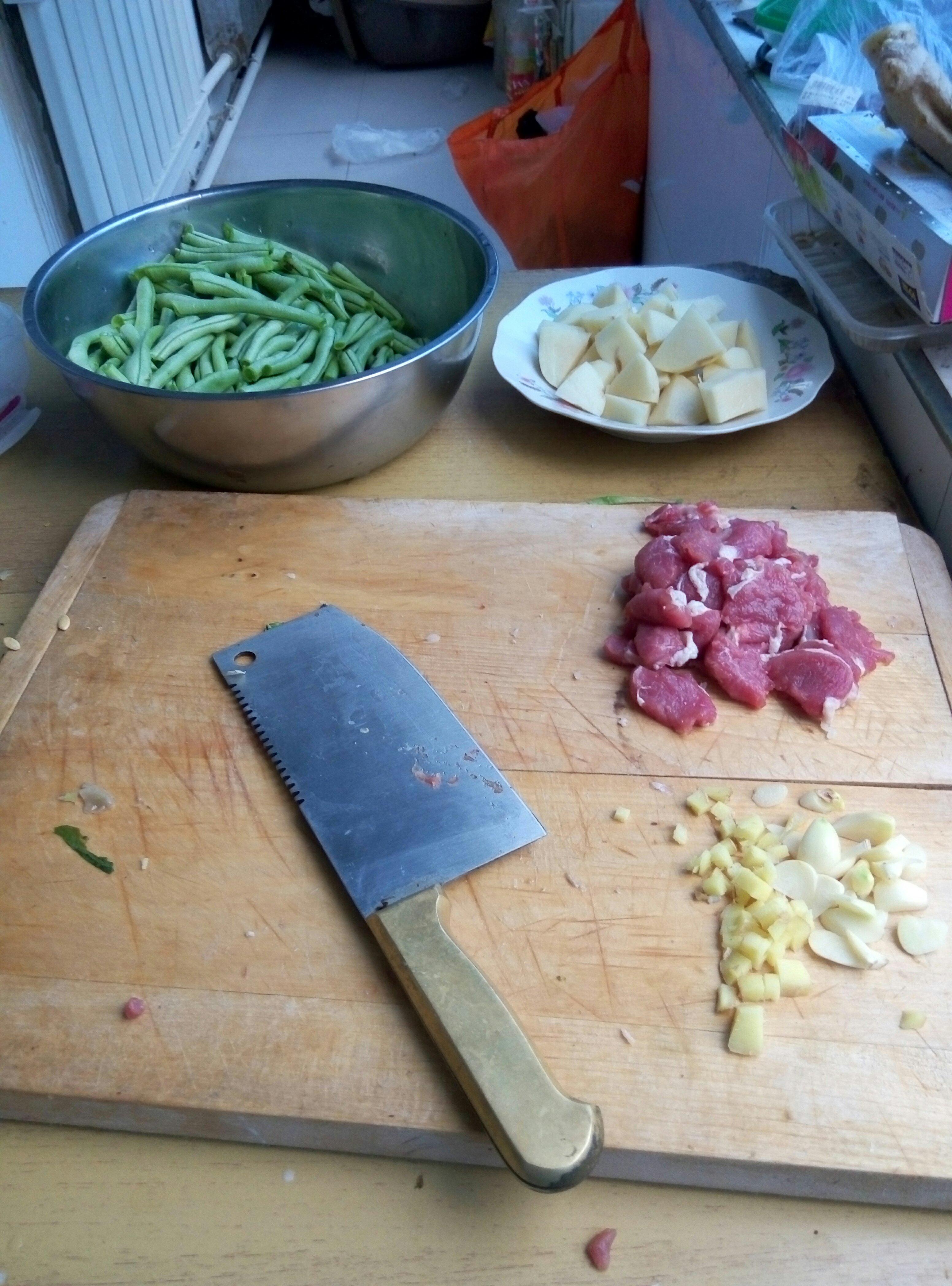 豆角炖土豆炖五花肉的做法 步骤1