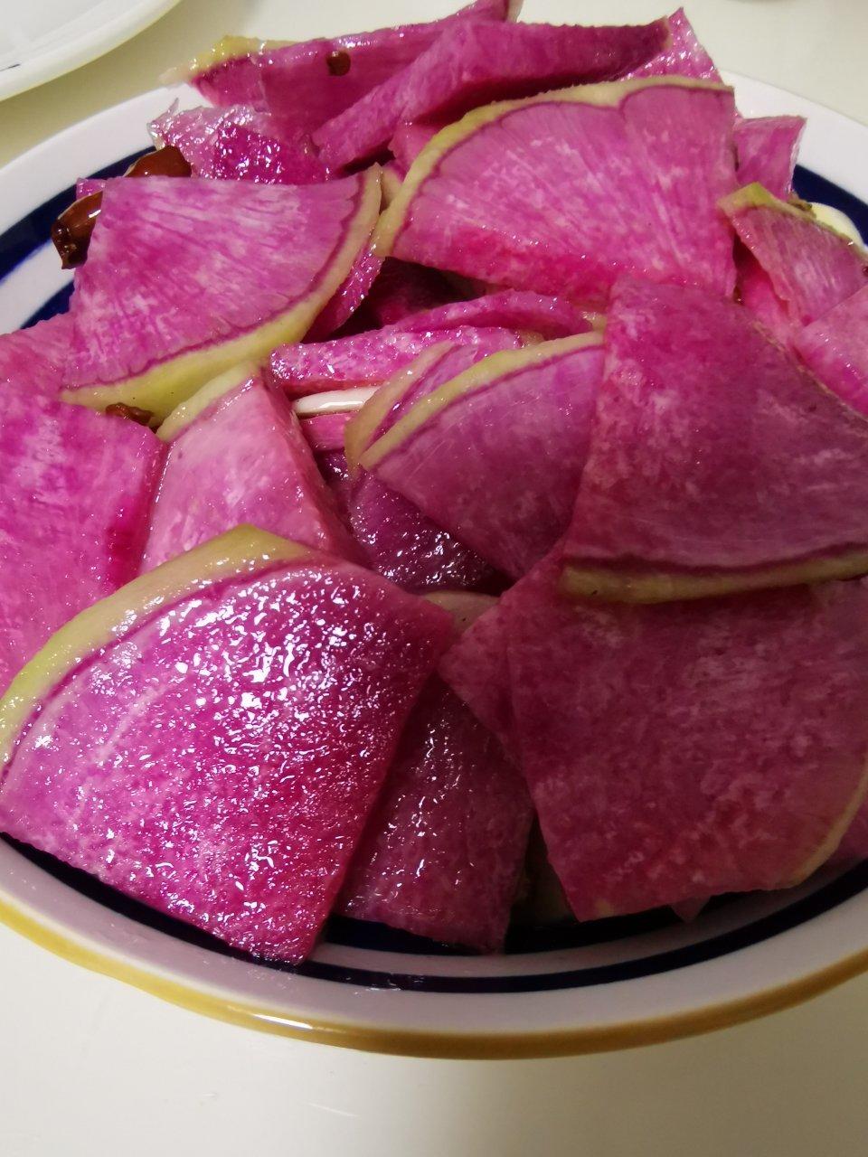 软软的张老师做的凉拌心里美萝卜