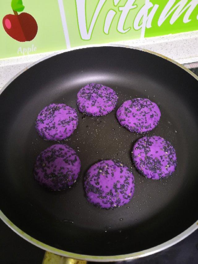 紫薯芝麻饼