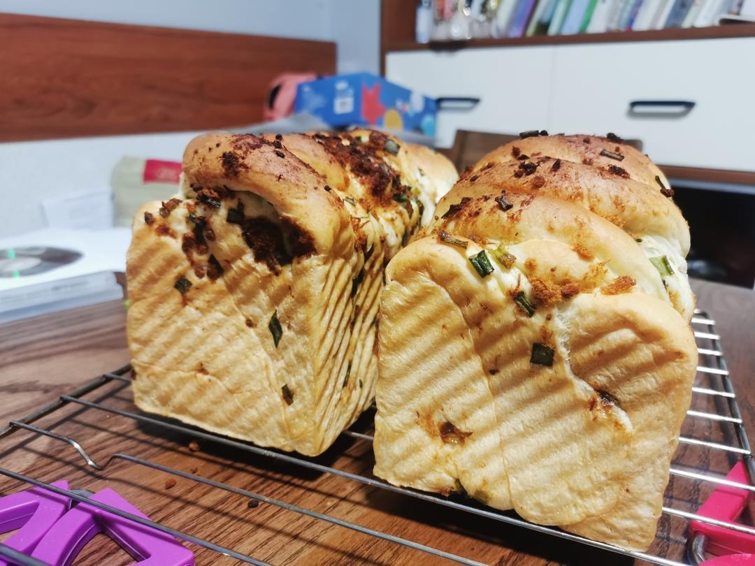香葱肉松手撕吐司