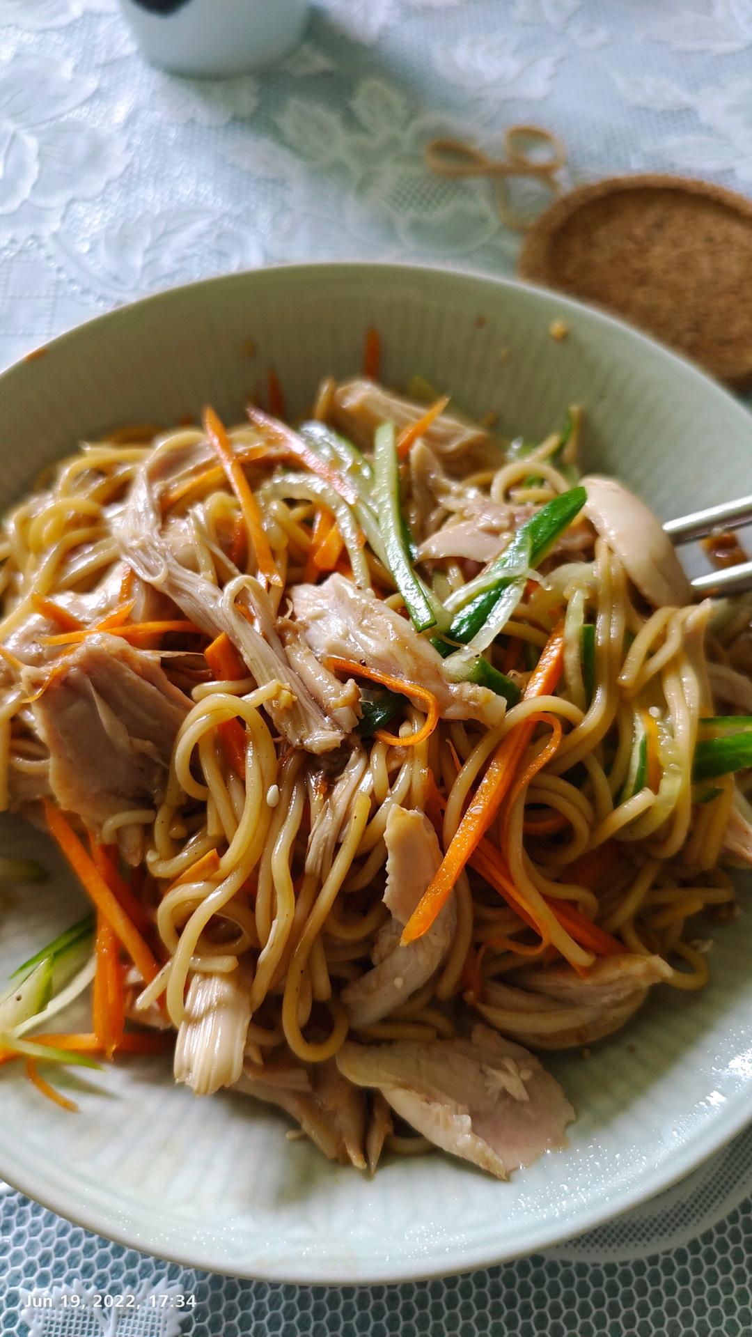 🥒鸡丝凉面