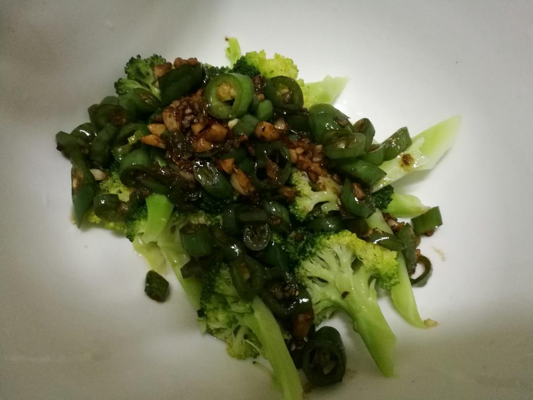 凉拌西兰花-辣的