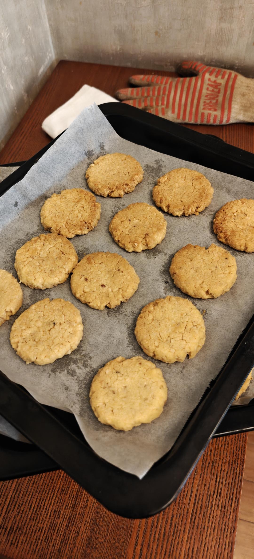 很酥很酥的花生芝麻小小酥～敲好吃！