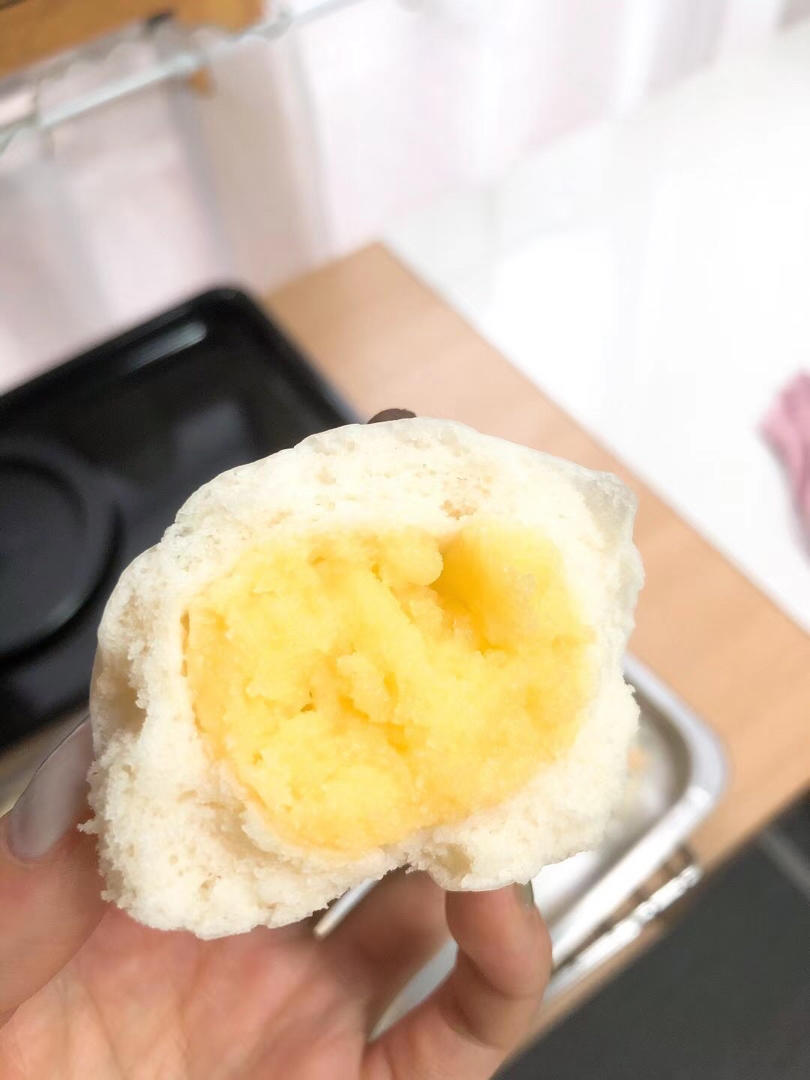 松软香甜的奶黄包，很快就可以搞定。