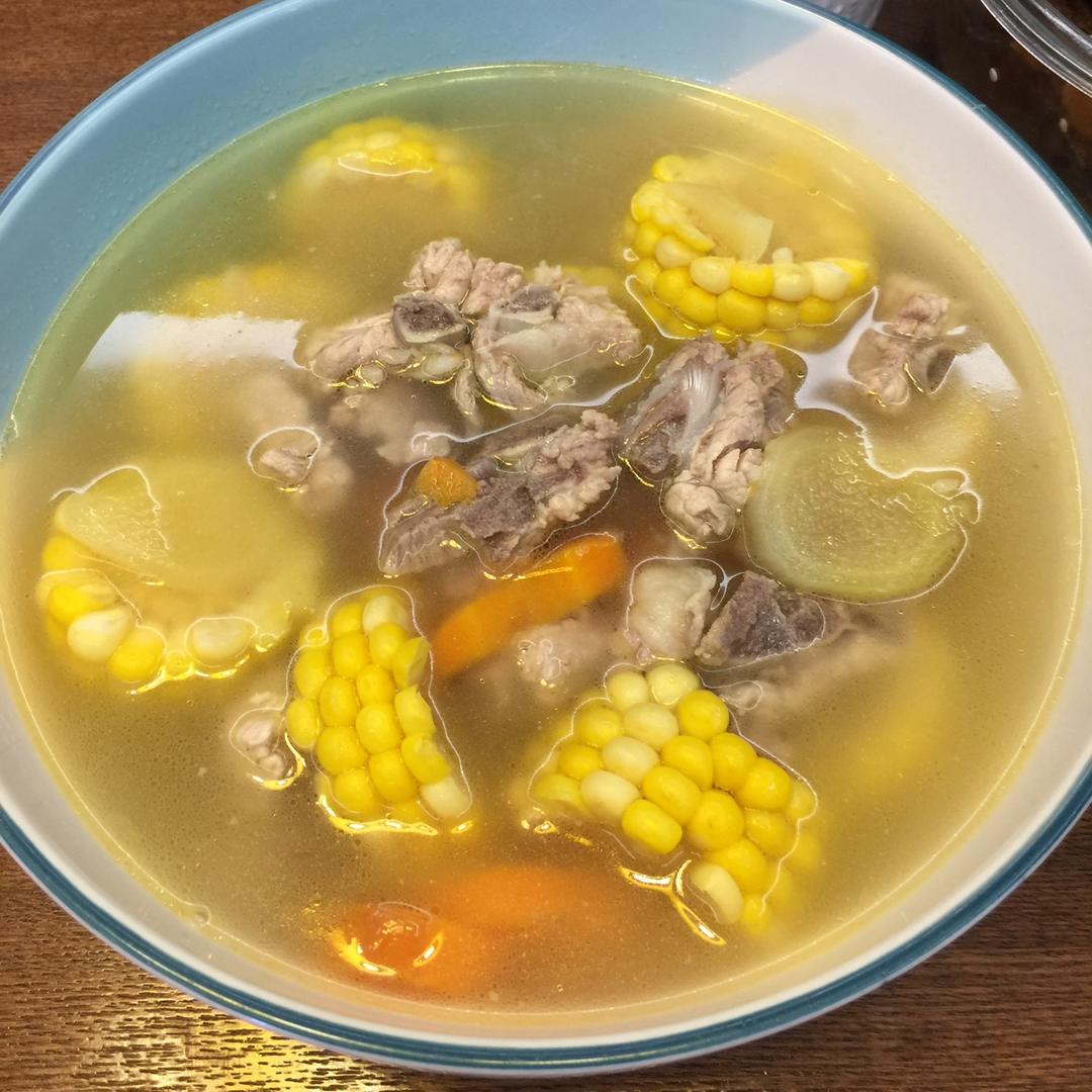 专属男厨做的玉米排骨汤