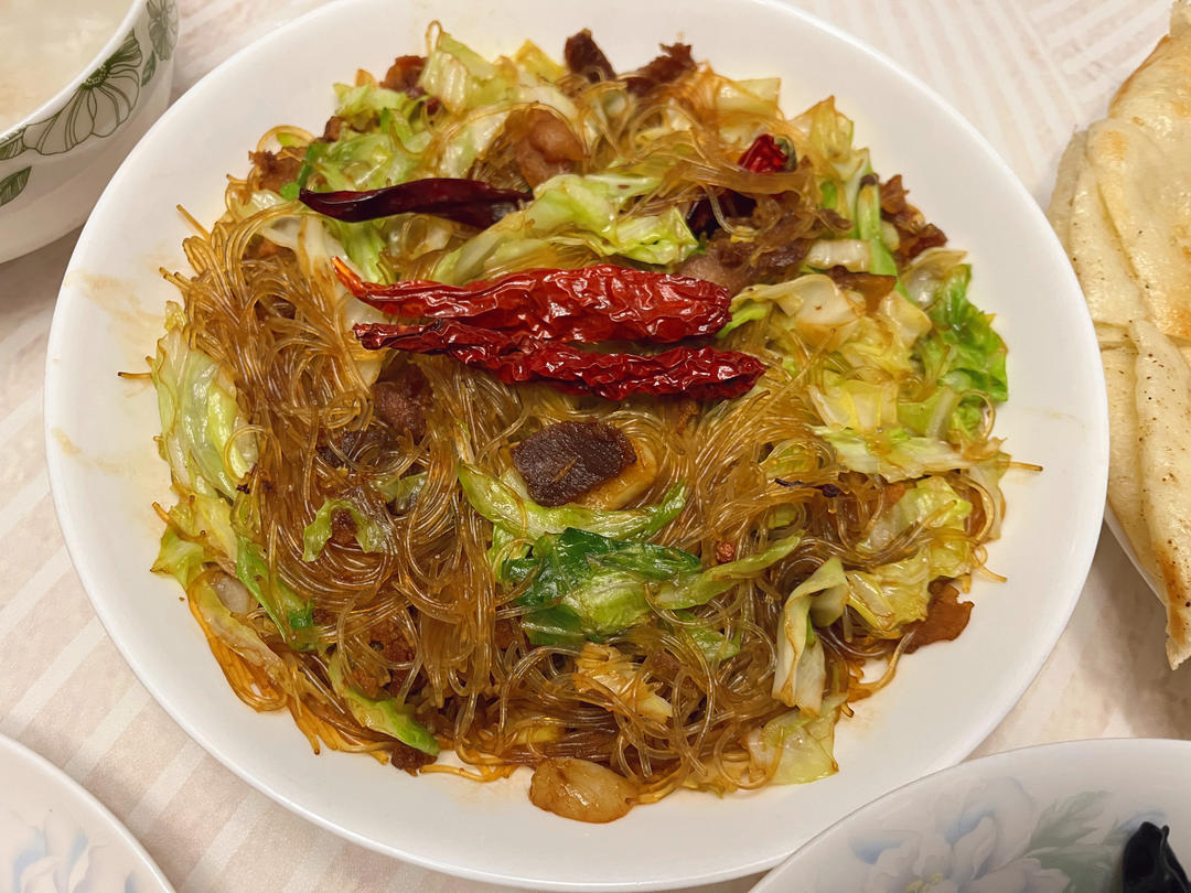 最近爱吃粉丝粉条～包菜炒粉丝
