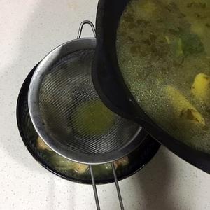 酸菜黄鱼汤（馄饨、面条、水饺）的做法 步骤11