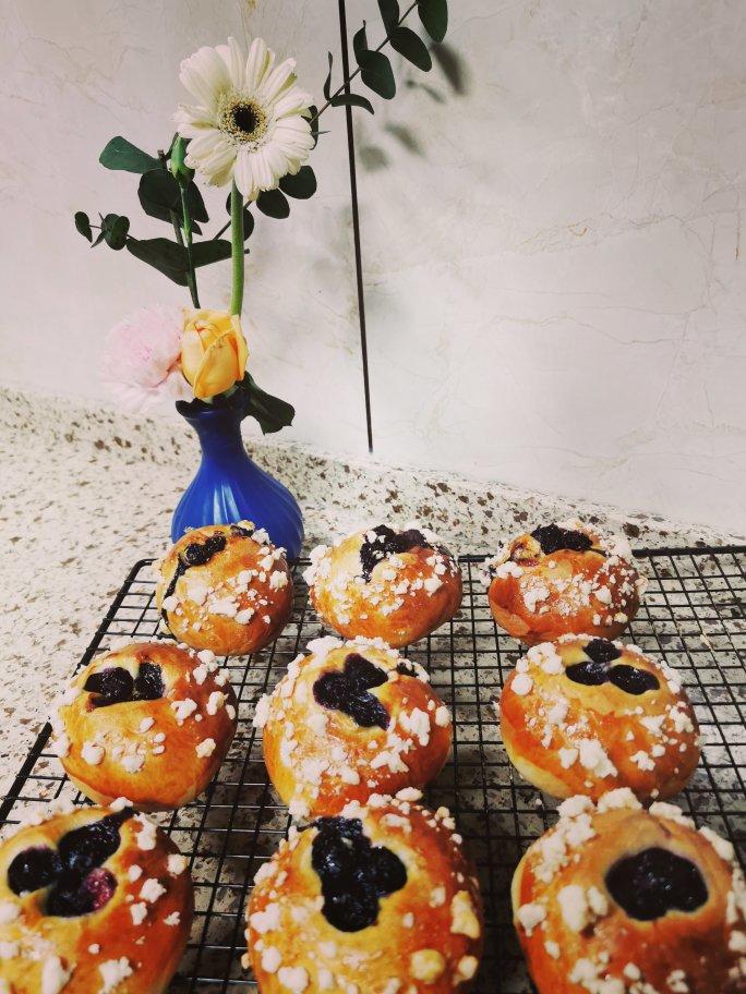 蓝莓蓝莓我爱你～蓝莓爆浆面包