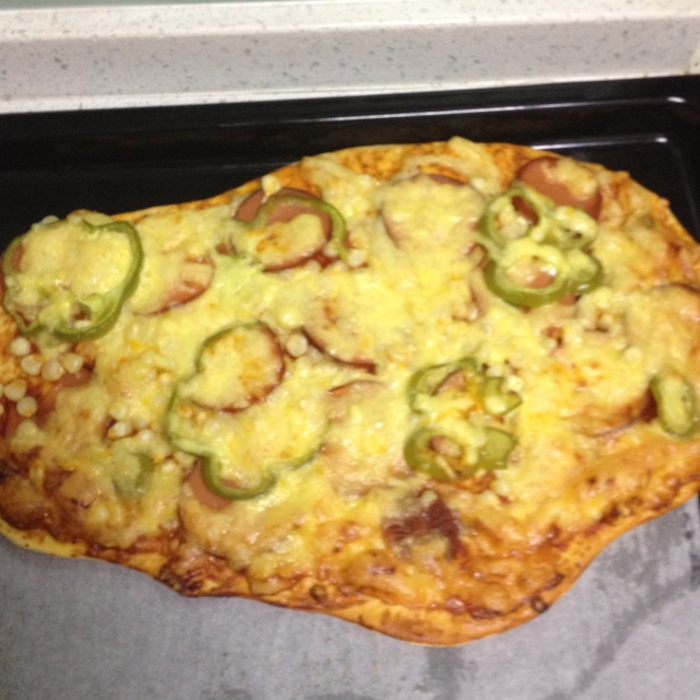 薄饼脆皮火腿pizza