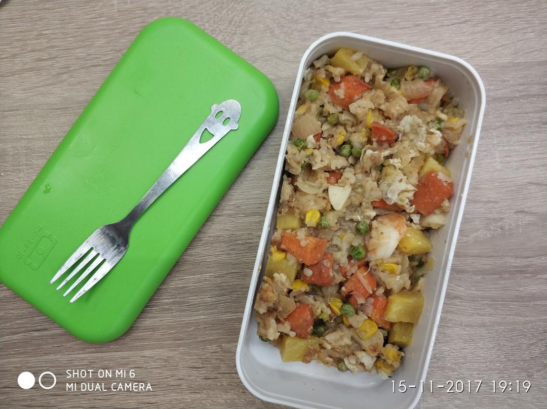 虾仁菠萝炒饭