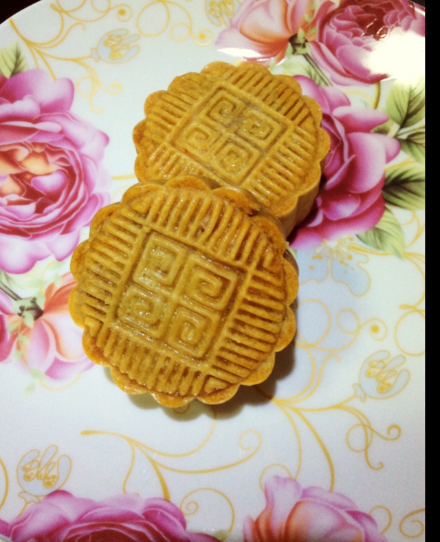 广式月饼－－蛋黄豆沙月饼