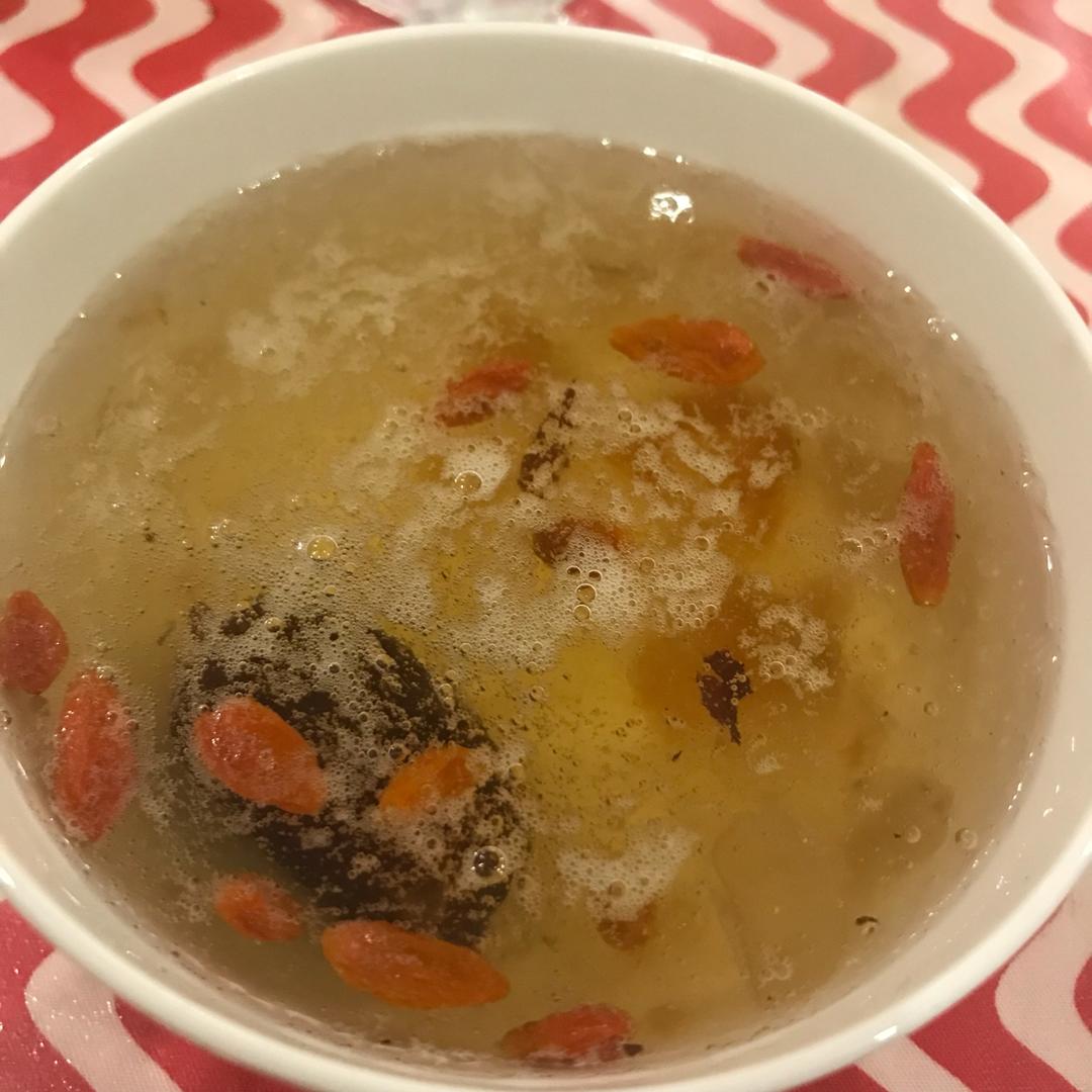 桃胶皂角米雪燕羹