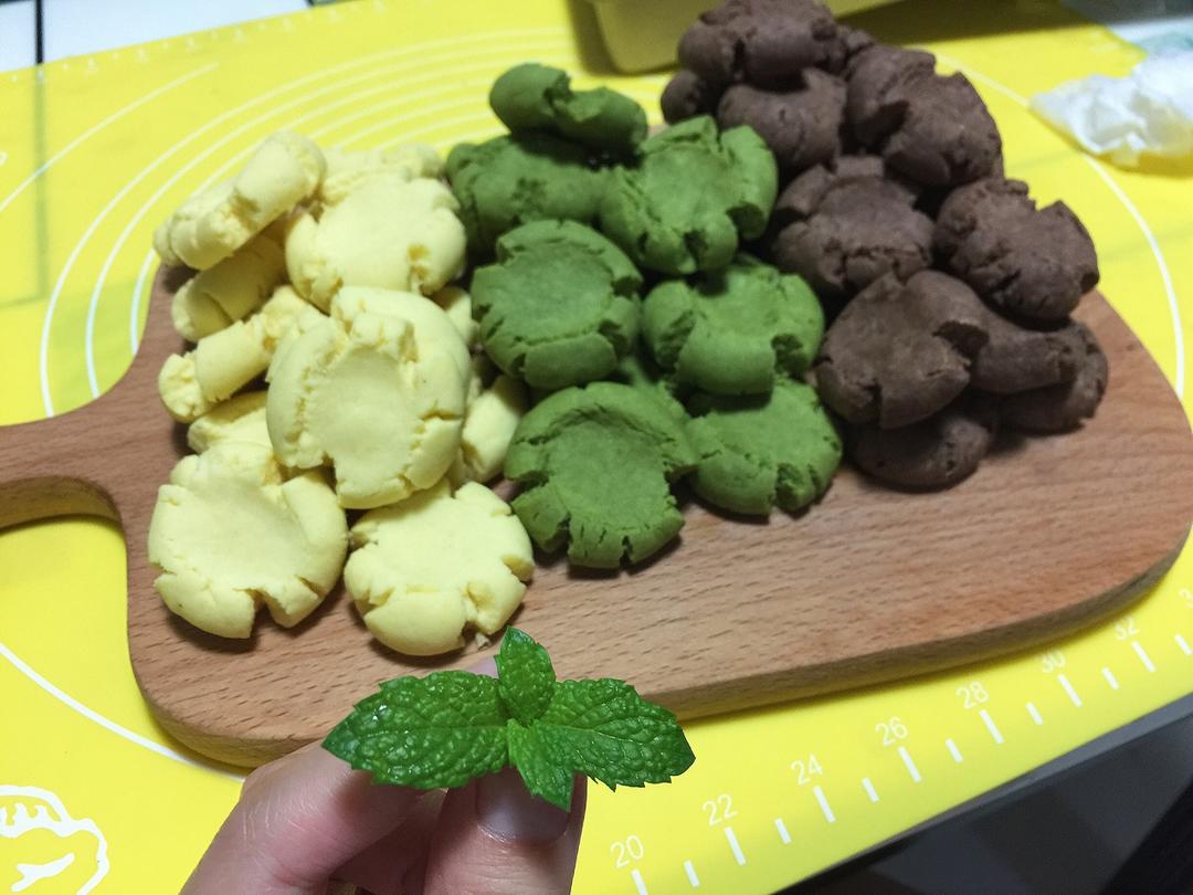 三种口味的玛格丽特饼干（原味、抹茶、可可）