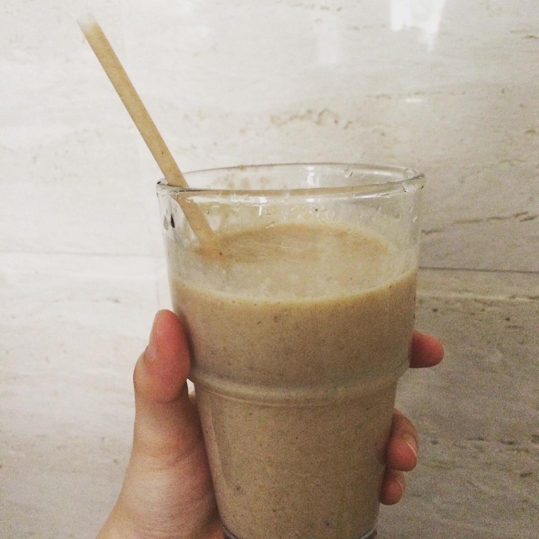 香蕉高纤奶昔早餐