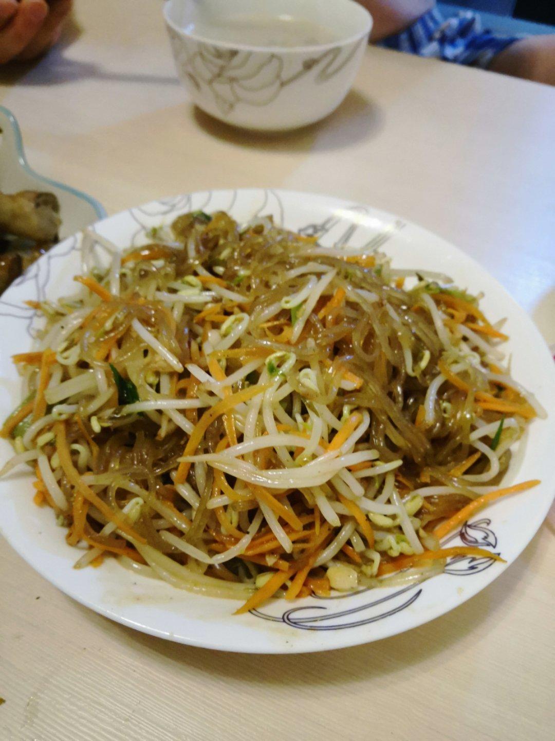 绿豆芽韭菜炒粉条