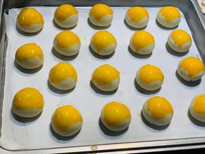 蛋黄酥（层层酥，新手一定要试试，零失败）的做法 步骤33