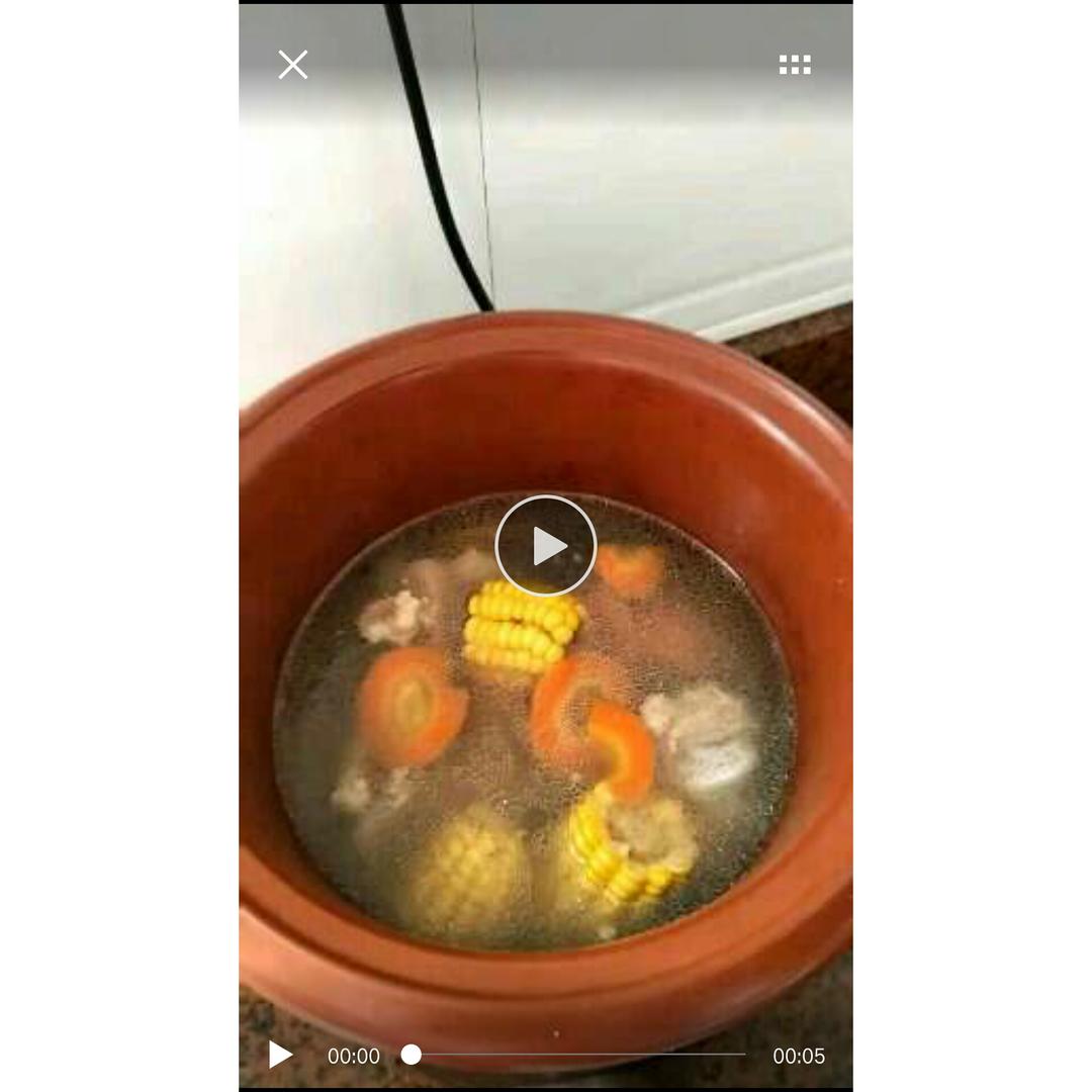 胡萝卜玉米大骨汤