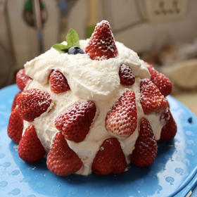 曼食慢语丨草莓芝士雪山蛋糕