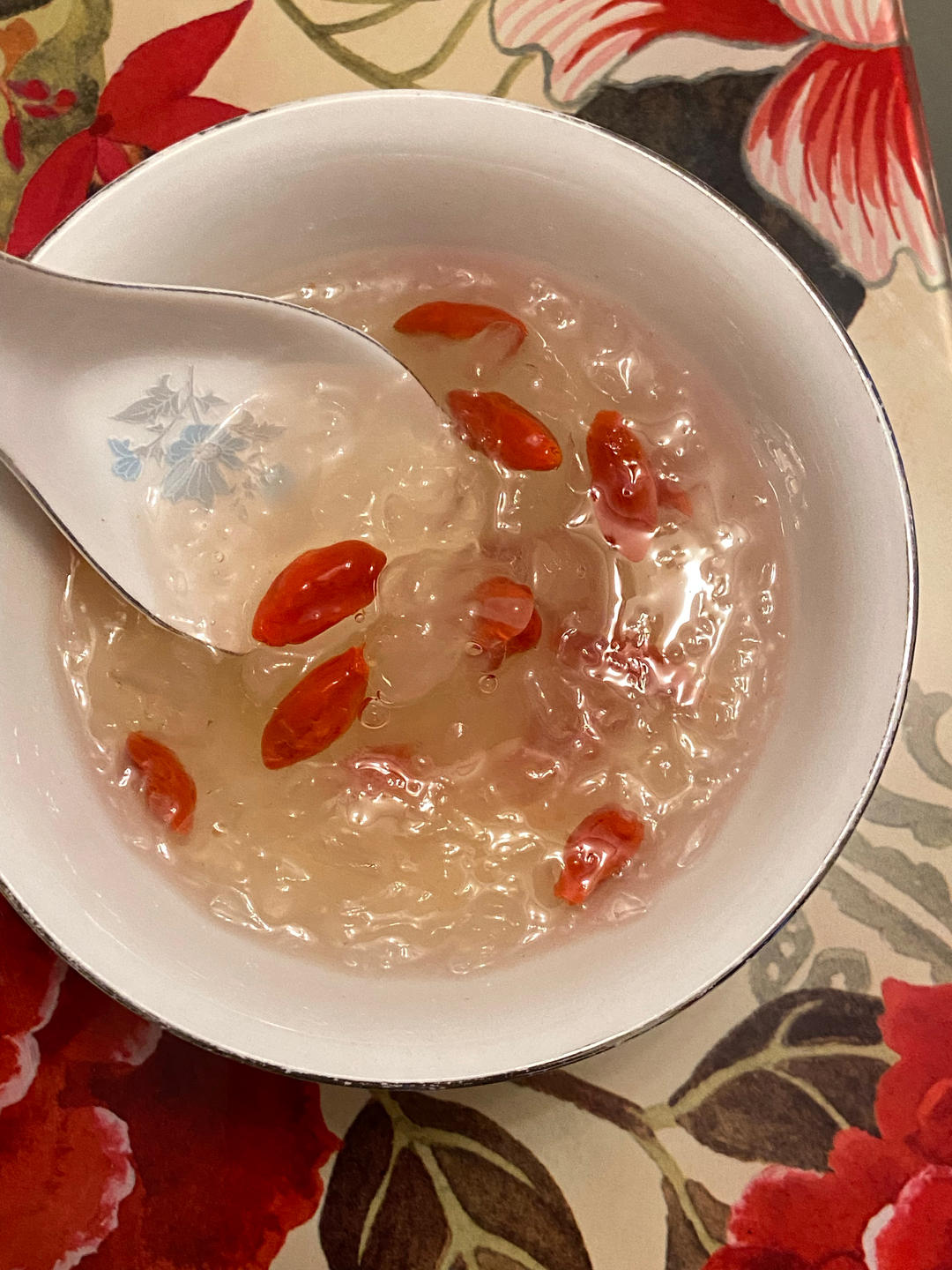 雪莲子冰糖燕窝