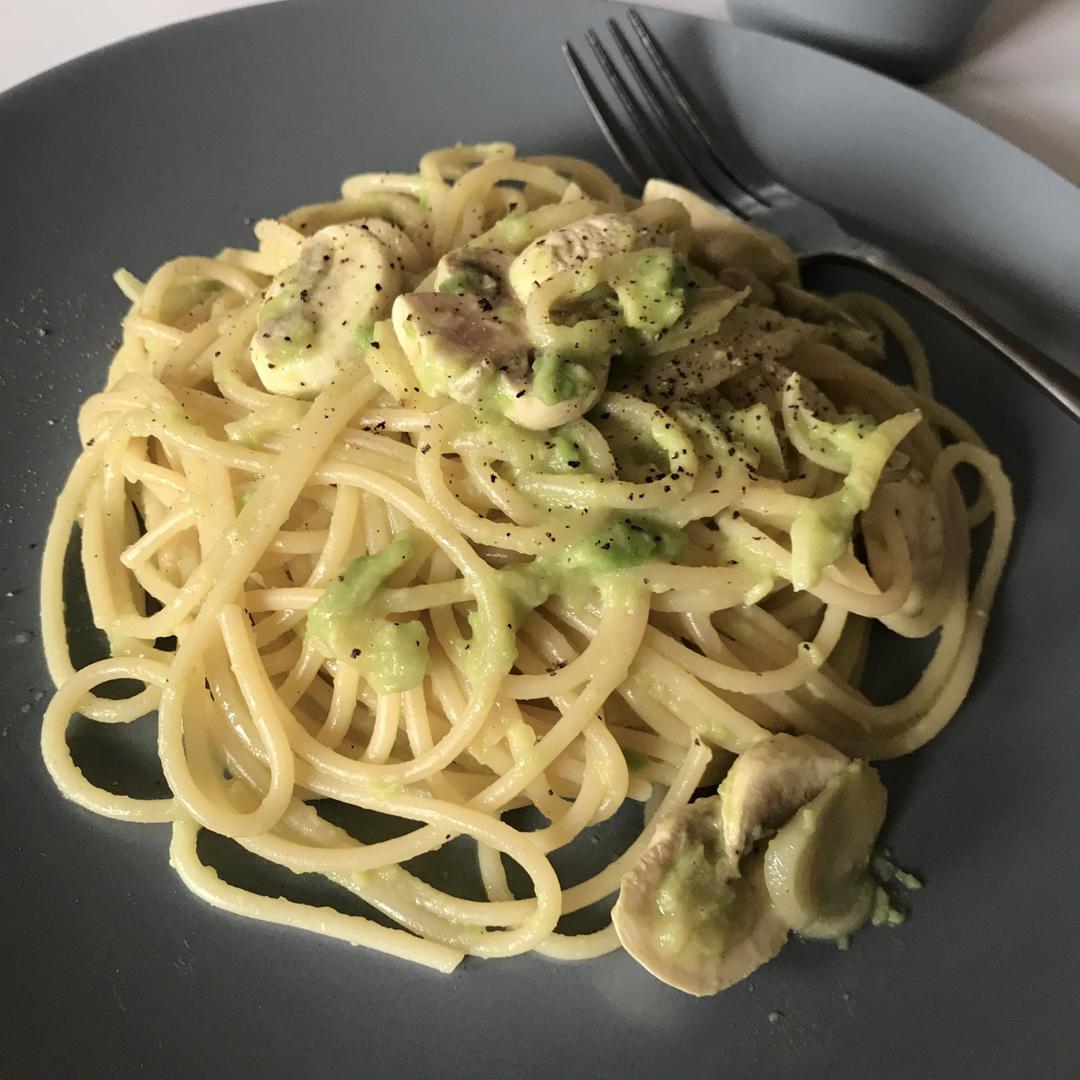 虾仁牛油果意面