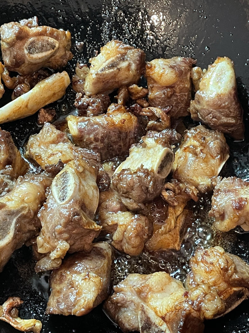 家常版《红焖牛排骨》