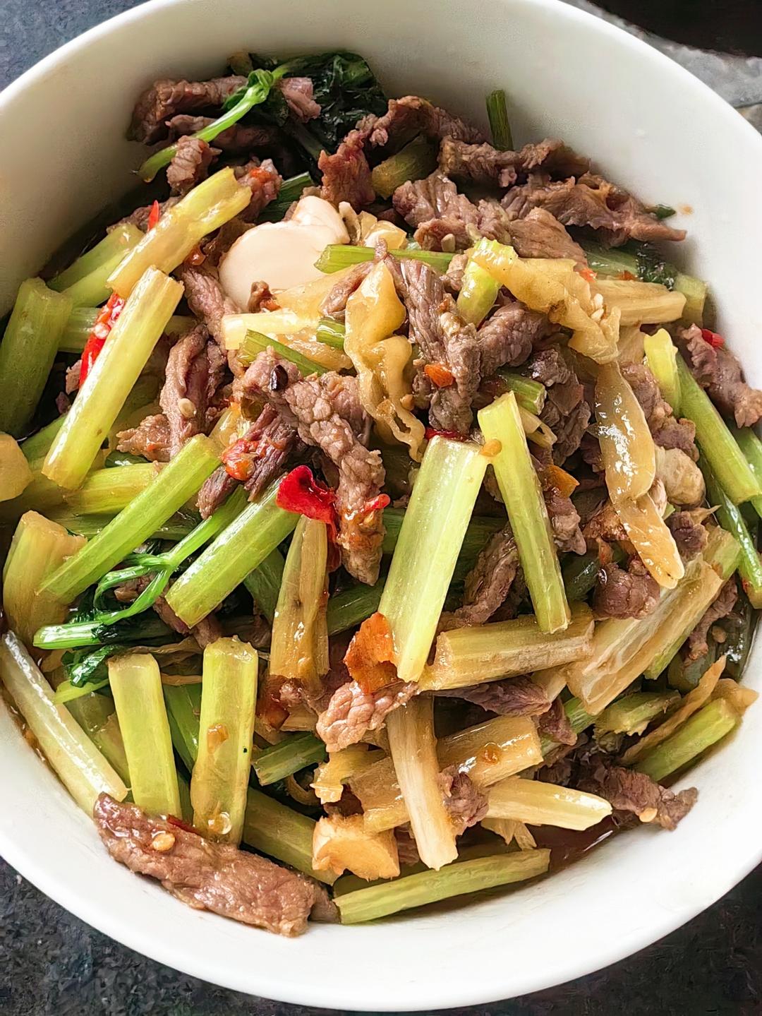 芹菜炒牛肉的做法