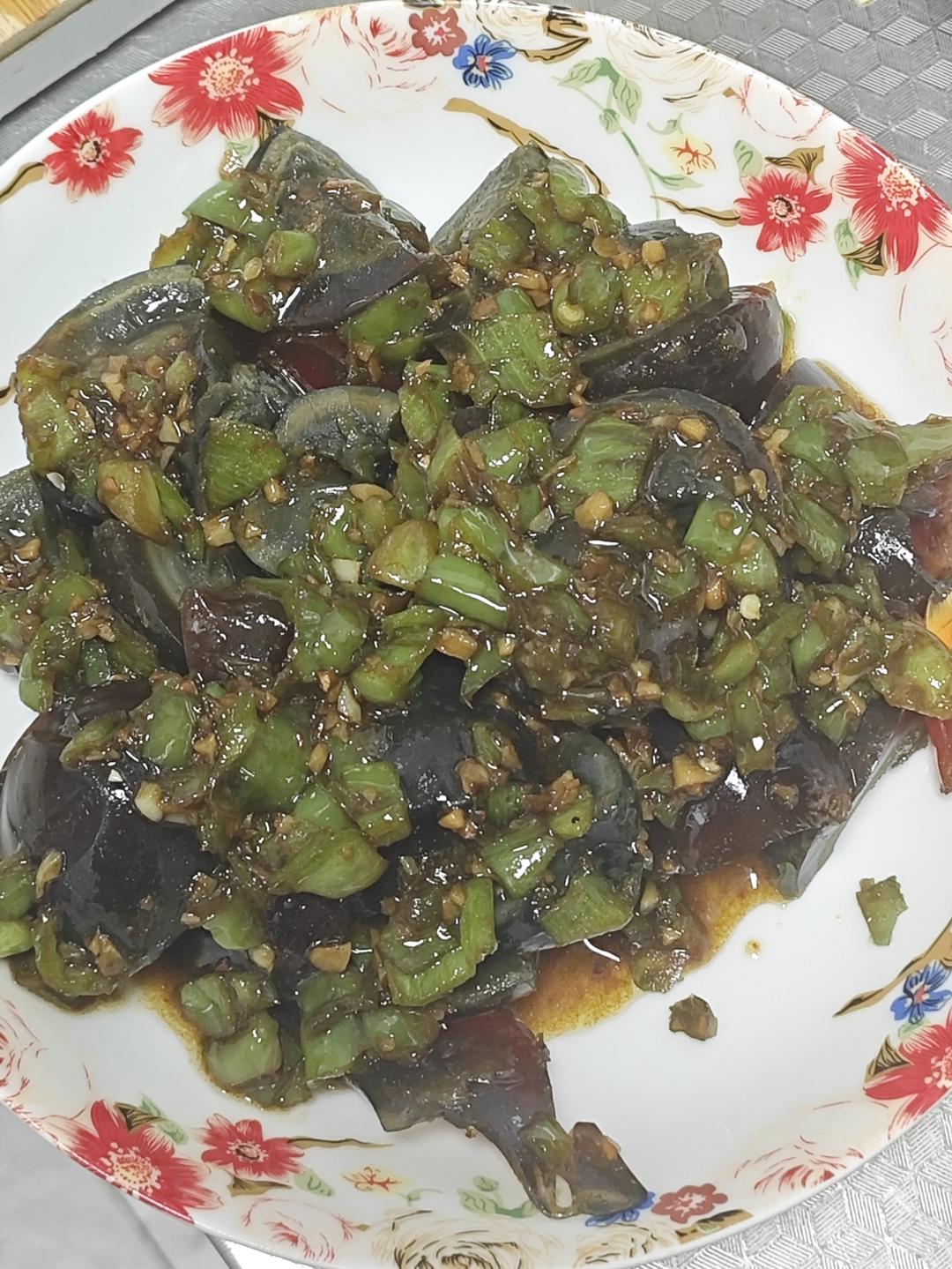 青椒皮蛋（开胃凉拌菜）