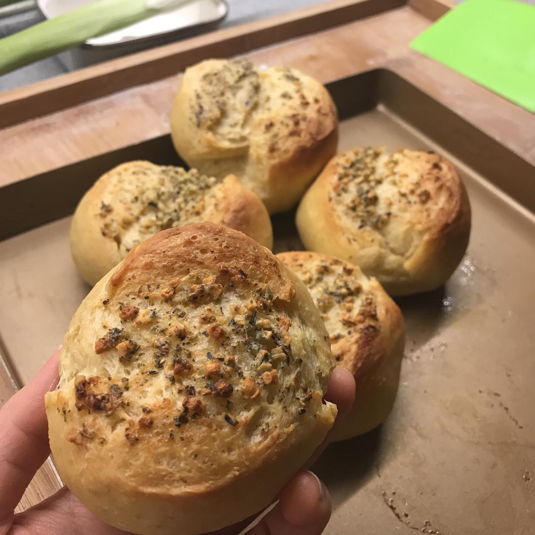 咸香柔和-超软燕麦香蒜面包