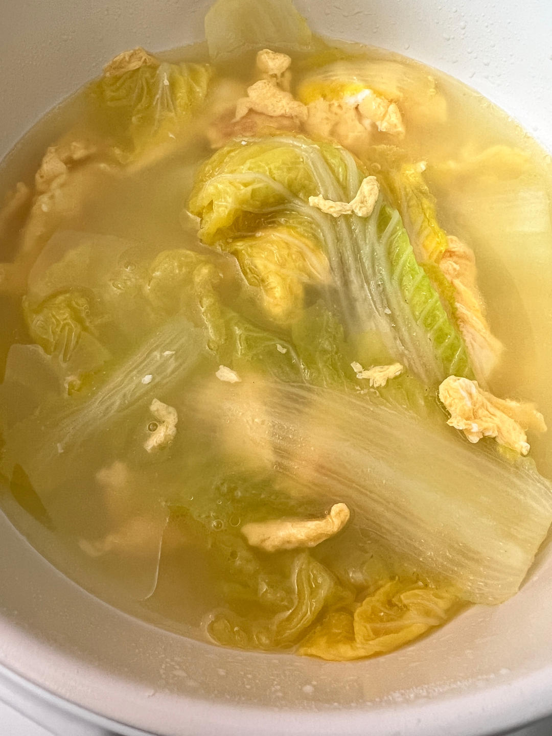 奶白色的白菜鸡蛋汤
