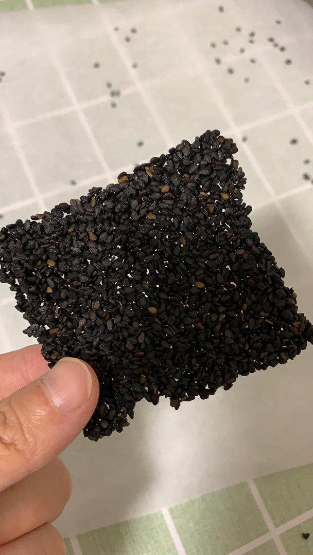 健康黑芝麻薄饼（仅需三步）