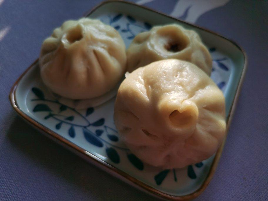 松软多汁的肉包子