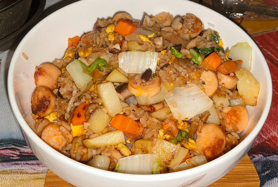邻居抢着来我家吃土豆香肠炒饭，原来这么香！