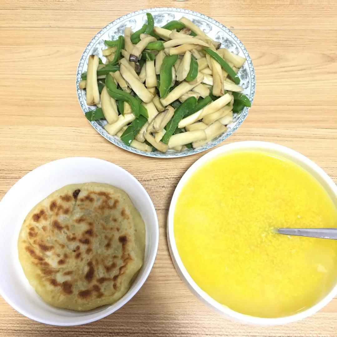 青椒素炒杏鲍菇
