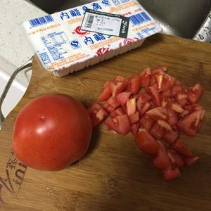 番茄豆腐羹的做法 步骤1