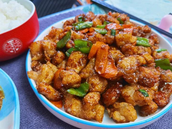 厨师长教你：“溜肉段”的家常做法，外酥里嫩唇齿留香