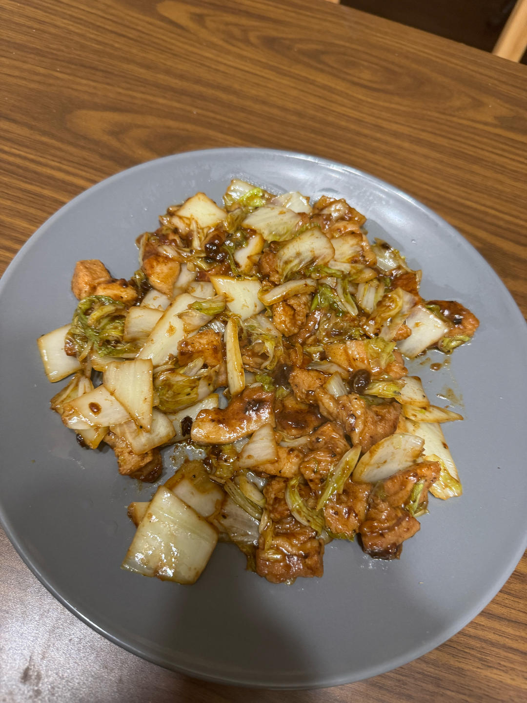 白菜炒肉（包白菜，用料少，小孩爱）