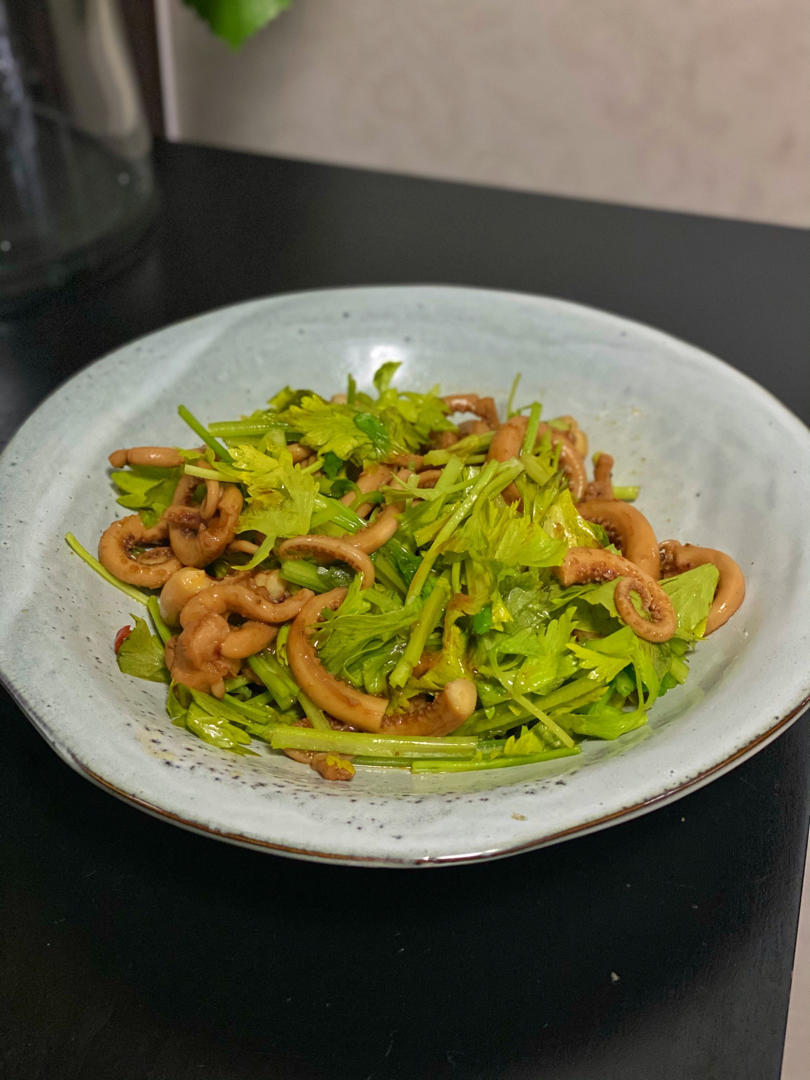 05-16142沛锦妈妈香芹爆炒鲜鱿2019-09-01140周颖奇香芹爆炒鲜鱿20