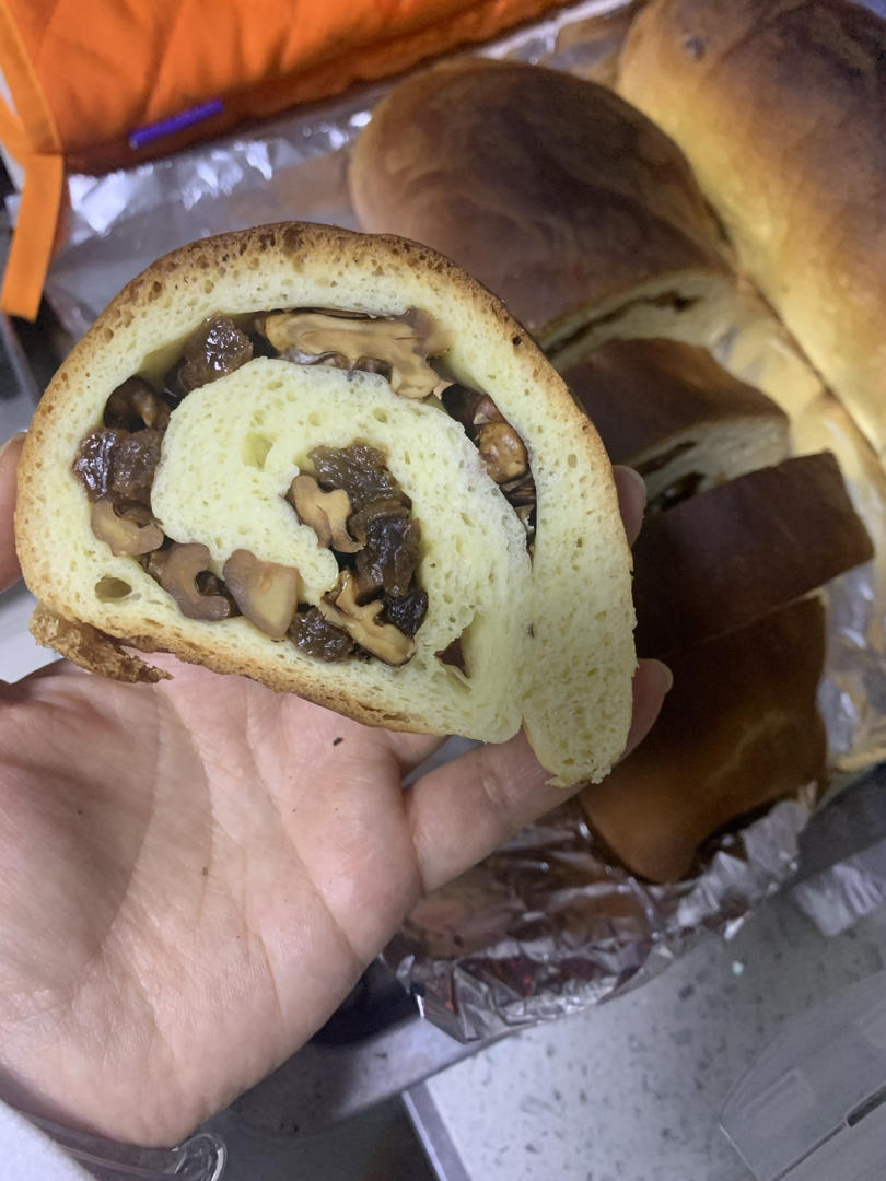 奶香果仁大列巴