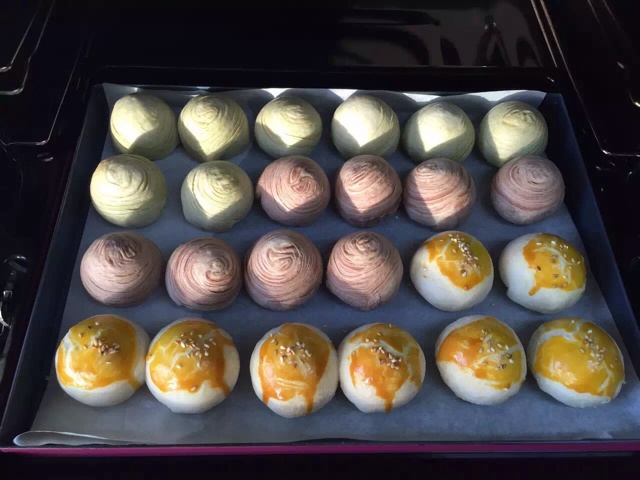 蛋黄酥~紫薯、抹茶、原味~花好月圆，中秋快乐~内附一次做六色蛋黄酥方法~