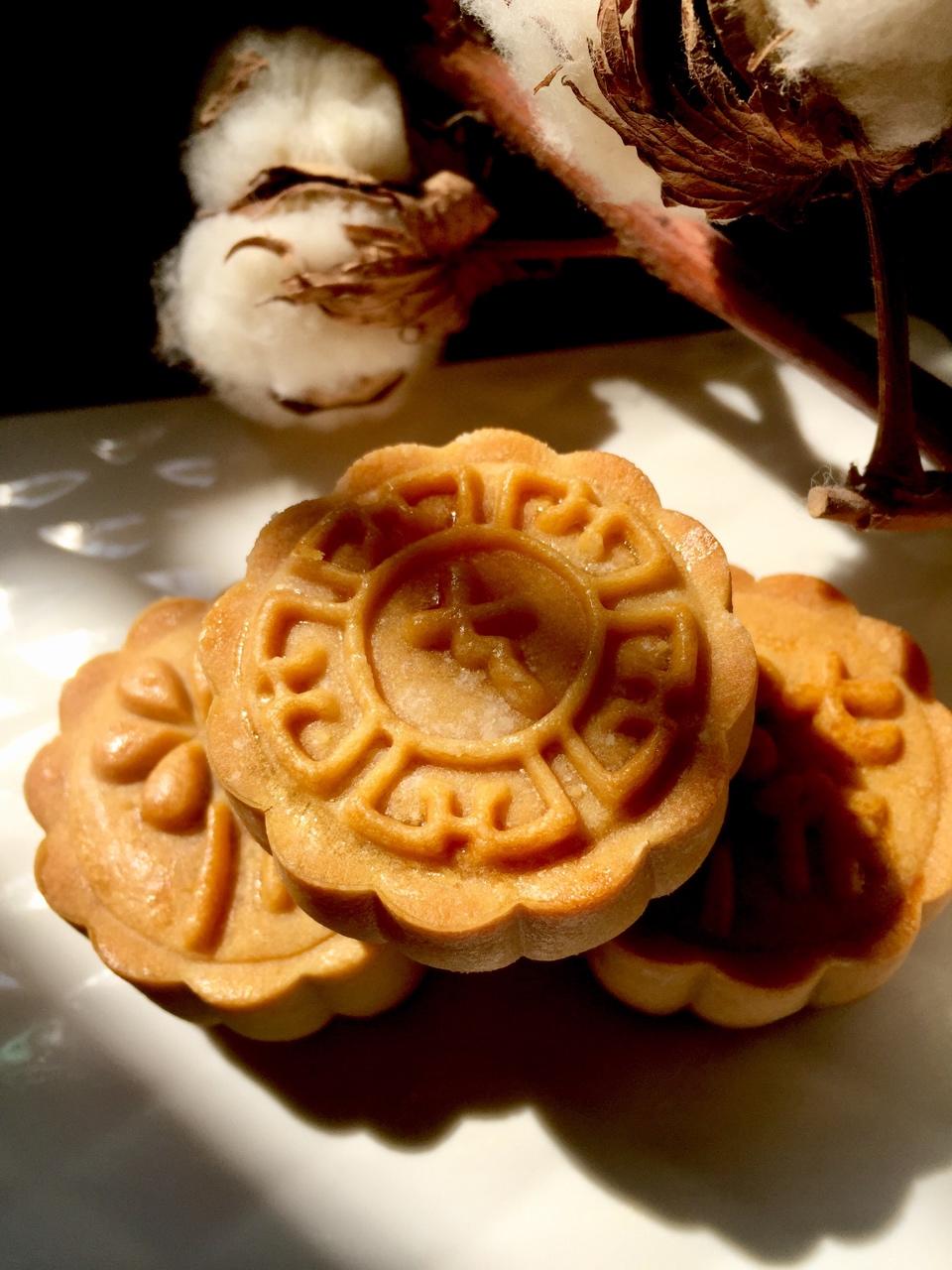 广式月饼—蛋黄莲蓉月饼